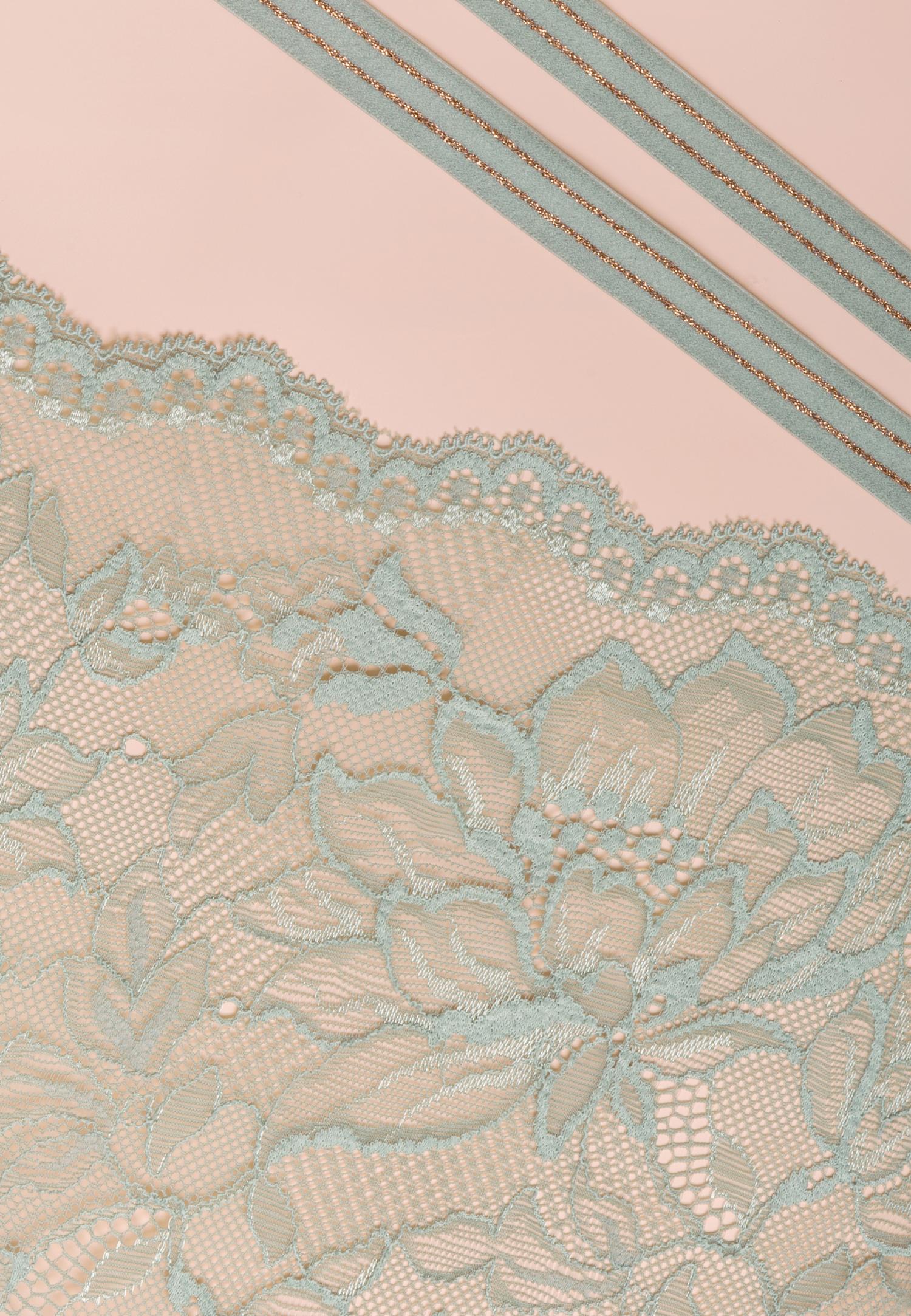 Трусы стринги из кружева S26-0891-O2-STL-LZ Marc & André