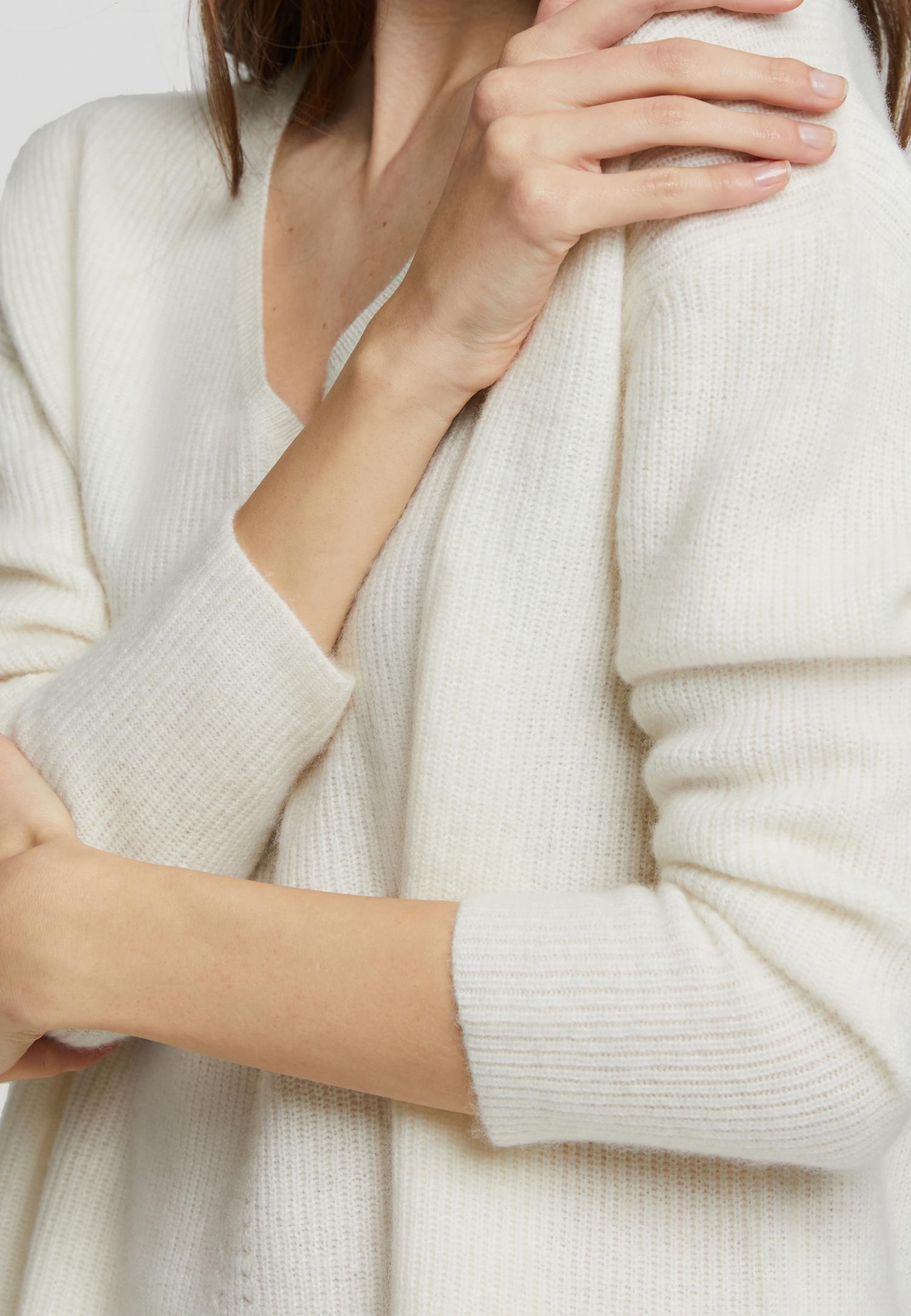 Джемпер с V-образным вырезом из кашемира W23-00CH0716 Marc & André